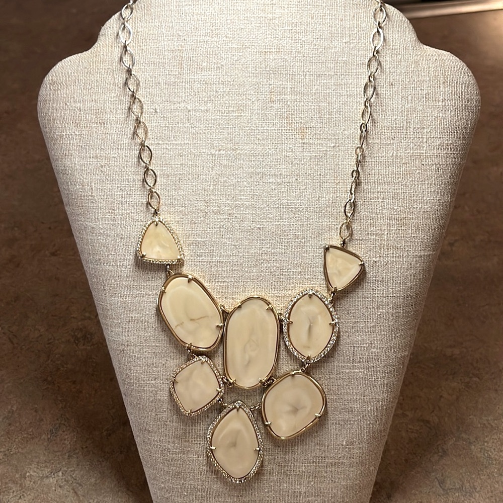 ⭐️Gently used Stella and Dot Fiona Bib Necklace⭐️